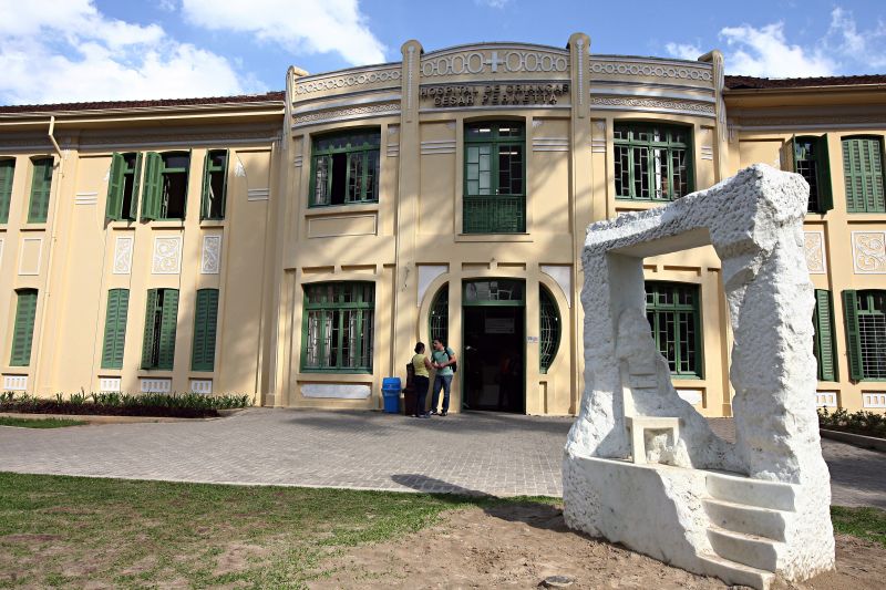 Fogo começou em sala que está em reforma no Hospital Pequeno Príncipe | Felipe Rosa/Gazeta do Povo