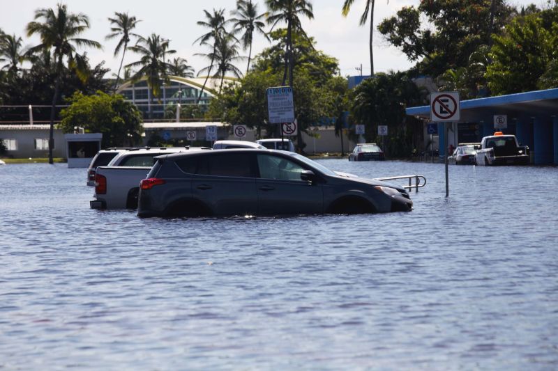 Estacionamento alagado em Acapulco | REUTERS/Jacobo Garcia