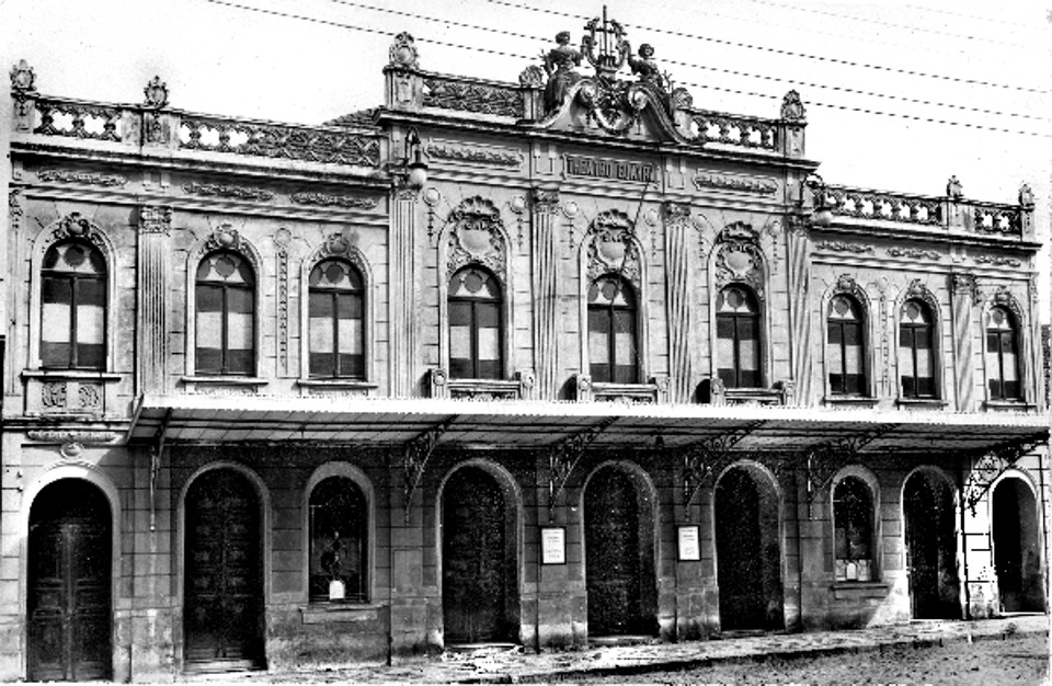 O Theatro Guayra da Rua Dr. Murici. Foi ponto de grandes espetáculos desde 1886 até o final da década de 1930. No começo, as diversões ficavam pelas companhias espanholas de zarzuelas | Acervo Cid Destefani