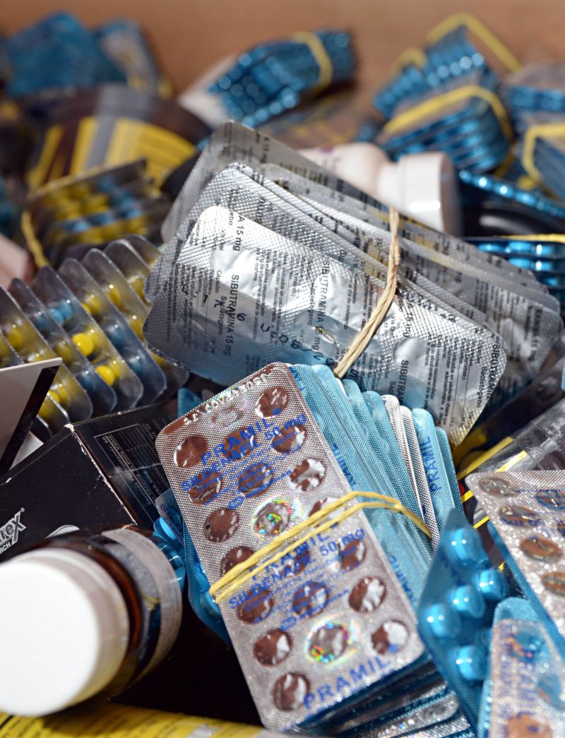 Milhares de remédios contrabandeados são apreendidos rotineiramente pela Receita Federal, em Foz do Iguaçu | Marcos Labanca/Gazeta do Povo