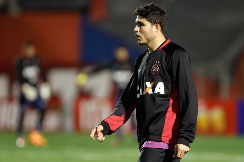 Zezinho deve atuar como volante diante da Ponte Preta | Henry Milléo / Gazeta do Povo