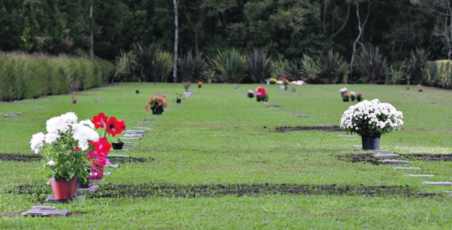Cemitério Memorial Graciosa, em Quatro Barras. Jazigos podem ser parcelados em até 36 vezes, sem entrada | Jonathan Campos/Gazeta do Povo