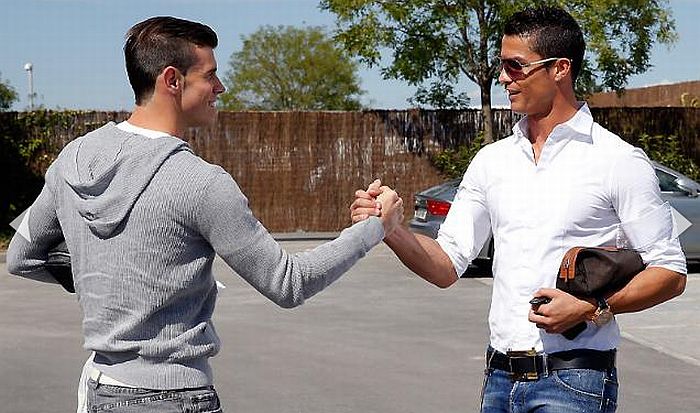 Bale foi recebido por Cristiano Ronaldo no treino do Real Madrid | Reprodução Real Madrid