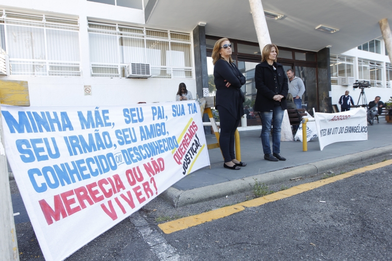 Manifestação marcou o segundo dia de audiência, ontem | Henry Milleo/ Gazeta do Povo