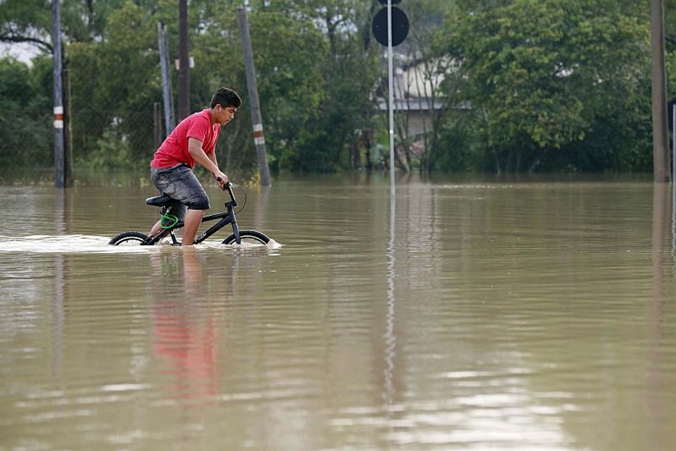 Em Rio do Sul, Santa Catarina, ruas ficaram alagadas em virtude das fortes chuvas que atingiram a região | Cristiano Estrela/Agência RBS