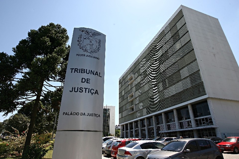 Prédio do TJ: reforma em 9,9 mil metros quadrados e ampliação em outros 7,8 mil metros da sede do Judiciário | Felipe Rosa/ Gazeta do Povo