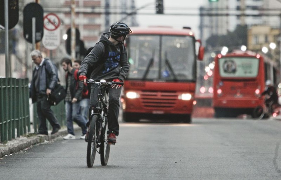 Curitiba terá mais 300 km de ciclovias Com as novas ciclovias, malha total de 427 km será a maior entre as capitais brasileiras | Daniel Castellano/Gazeta do Povo