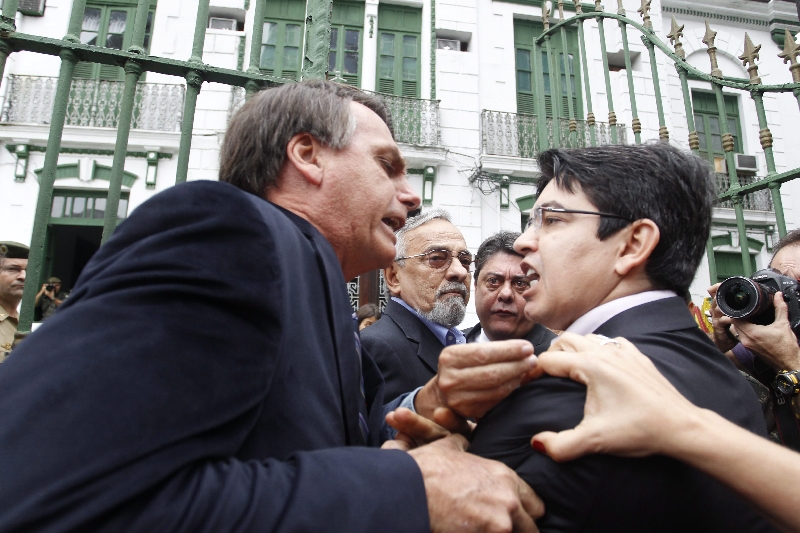 Bolsonaro e Randolfe: deputado negou agressão a senador | Márcia Foletto/Ag. O Globo