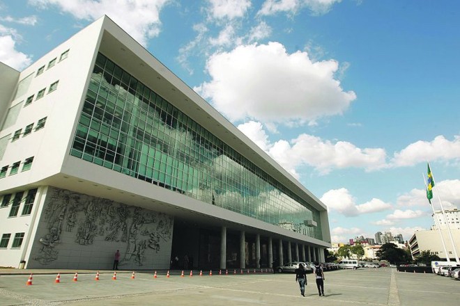 No Palácio Iguaçu, em Curitiba, influência do pensamento corbusiano que se espalhou pelo mundo |