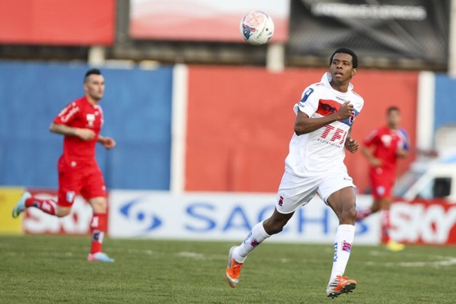 Moacir, mais uma vez, foi o titular da lateral-direita do Tricolor |