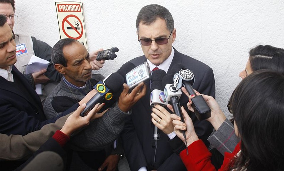 À imprensa, o promotor do caso, Paulo Lima, informou que o MP está preparado para casos que envolvem conhecimentos específicos da área médica. "Se precisar temos assistentes que nos auxiliam, e sobre os aspectos médicos vamos nos valer de conhecimentos de profissionais", declarou | André Rodrigues/Agência de Notícias Gazeta do Povo