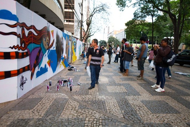 Grafite em frente ao teatro Ouro Verde | 