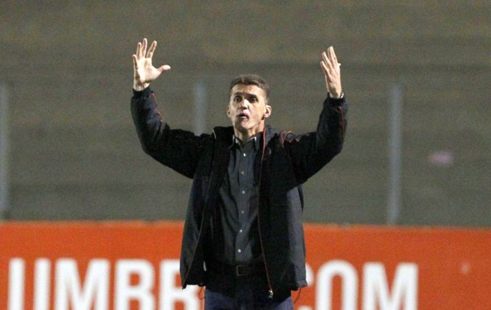 O técnico Vagner Mancini achou que o Atlético foi "lerdo" no encaixe da marcação no primeiro tempo | Daniel Castellano / Gazeta do Povo