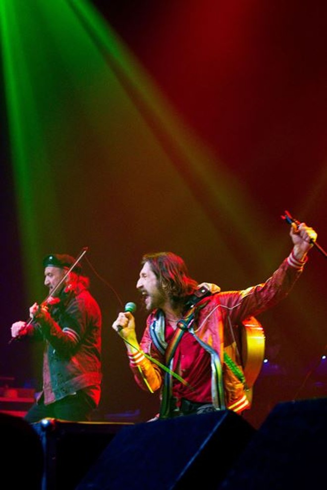 Cada integrante da banda é de uma nacionalidade |