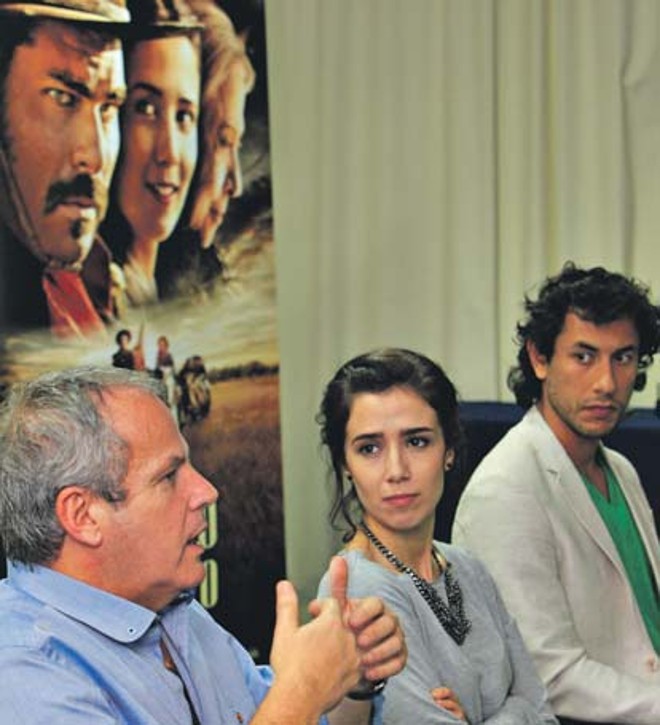 Diretor e elenco estiveram em Curitiba na semana passada para lançar o filme |