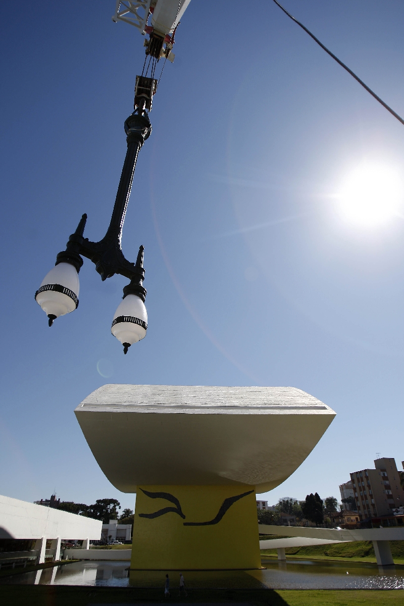 Intervenção do suíço David Svensson vem chamando a atenção do público no MON | Jonathan Campos/Gazeta do Povo