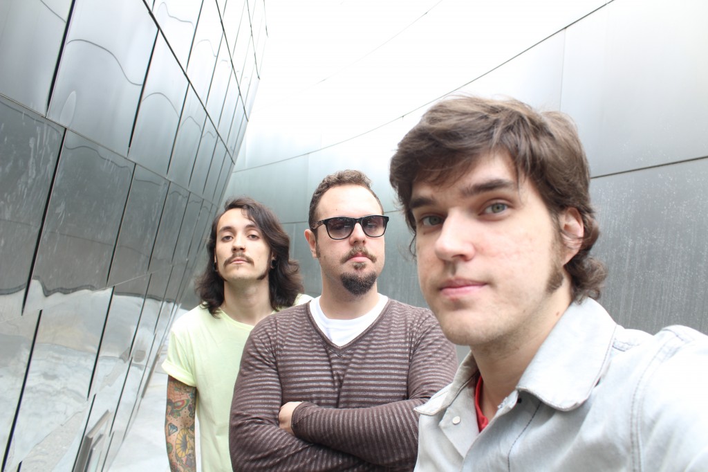 O trio composto por Chapolla (bateria), Lobão (baixo) e Nevilton de Alencar é um das principais nomes rock independente brasileiro | Divulgação/ N.Alencar