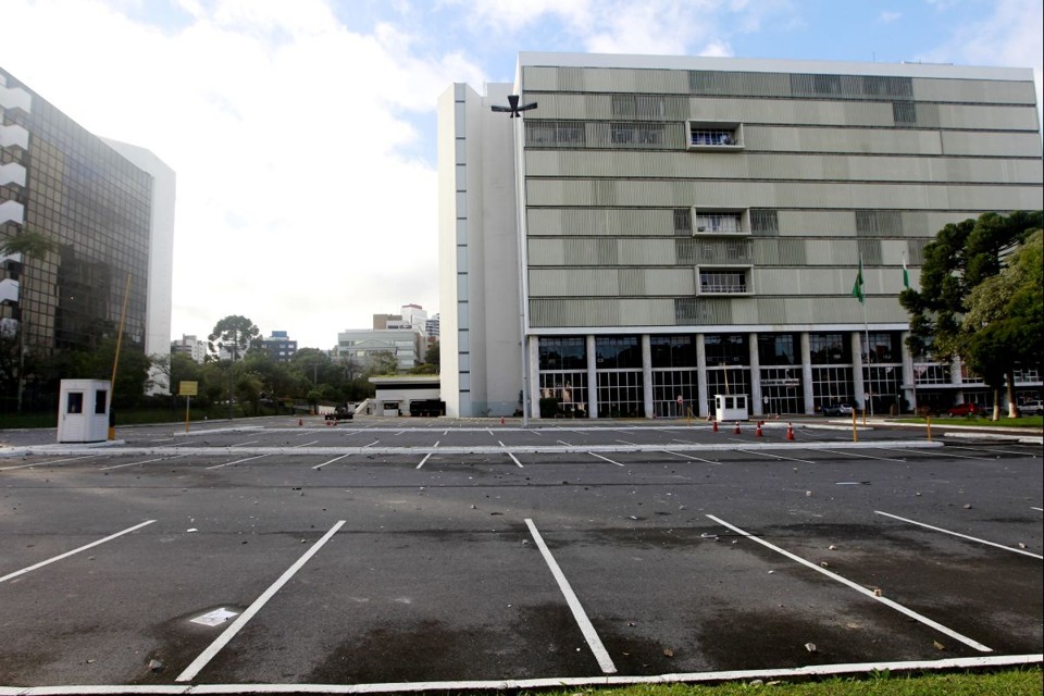 Clayton Camargo pediu aposentadoria e renunciou ao cargo de presidente do TJ-PR. Antes, ele autorizou a continuidade da licitação de R$ 80 milhões para a reforma do prédio do tribunal, que havia sido suspensa do último dia 19 | Antônio More / Arquivo / Agência de Notícias Gazeta do Povo