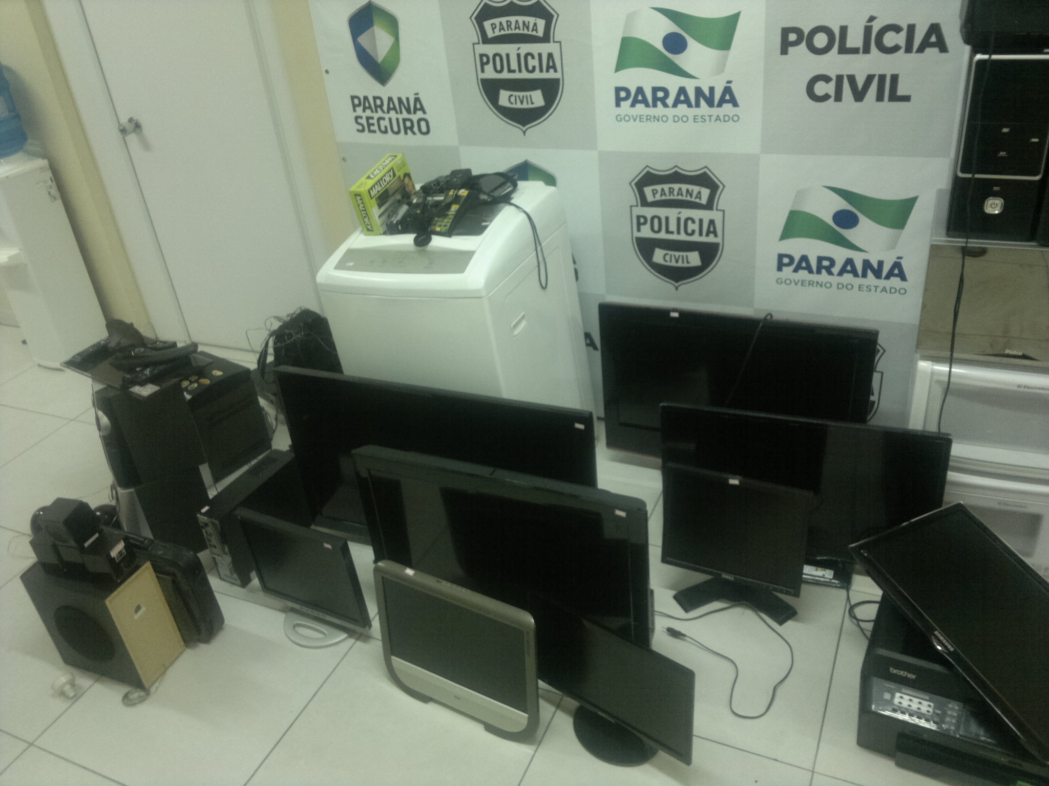 Produtos roubados seriam comercializados na internet a preços abaixo do mercado, segundo a Polícia | Rafael Neves