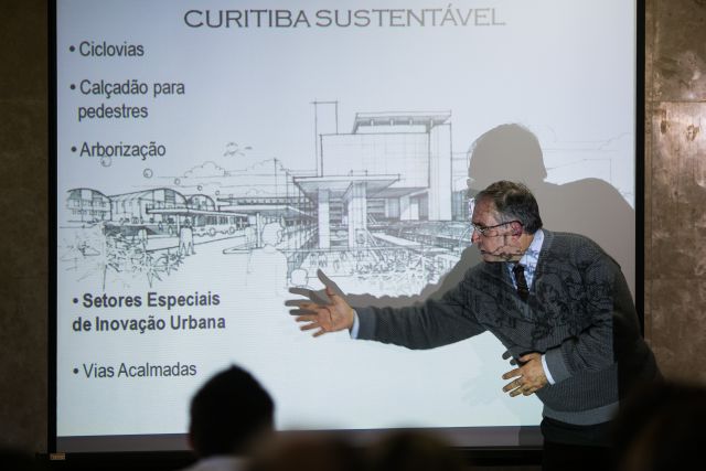 O secretário Fábio Scatolini apresenta projeto do metrô de Curitiba | Maurilio Cheli / SMCS
