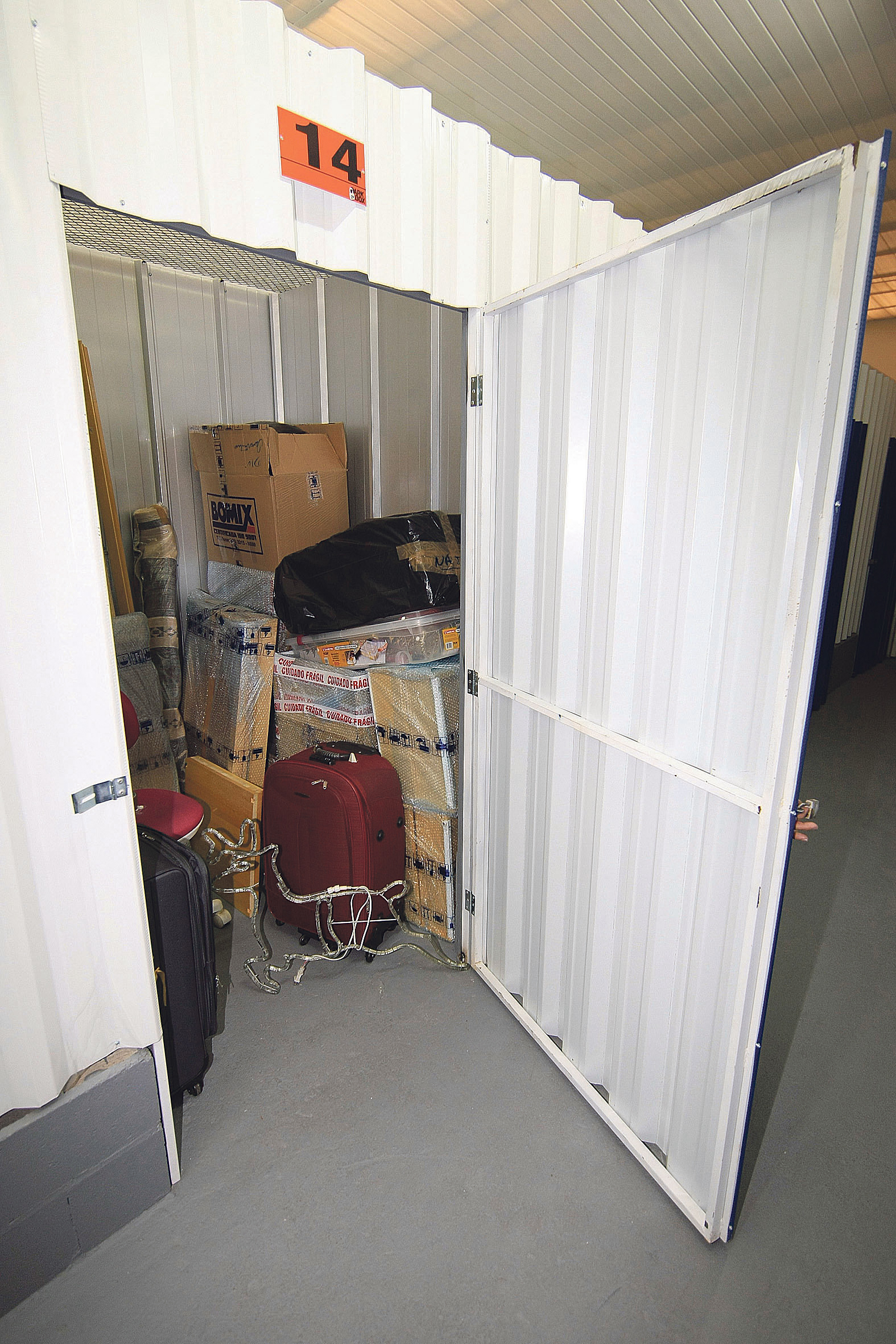 Quando falta espaço em casa ou no escritório, o depósito vira metragem extra para abrigar
o que o locatário quiser guardar, de documentos a móveis e objetos para uso futuro | Ivonaldo Alexandre/ Gazeta do Povo