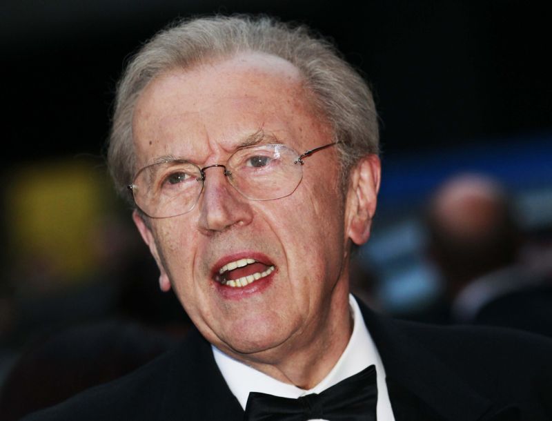 David Frost em uma premiação em 2010. Apresentador sofreu um ataque cardíaco no sábado | Luke MacGregor/Reuters