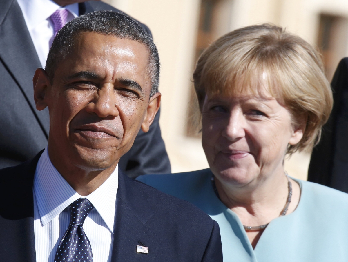 Obama (à esq.) e Angela Merkel se reúnem para a foto oficial do evento | Reuters/Grigory Dukor