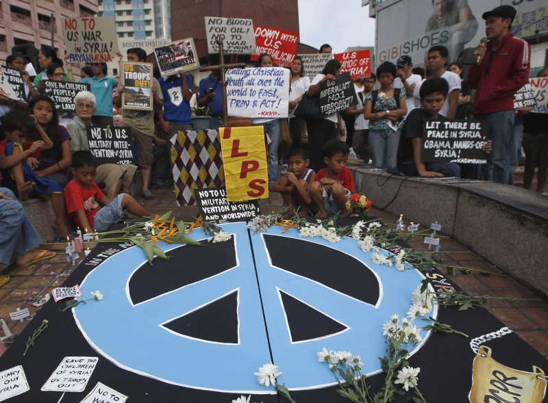 Manifestantes contrários à reação dos EUA na Síria protestam em Manila, nas Filipinas | Erik De Castro/Reuters