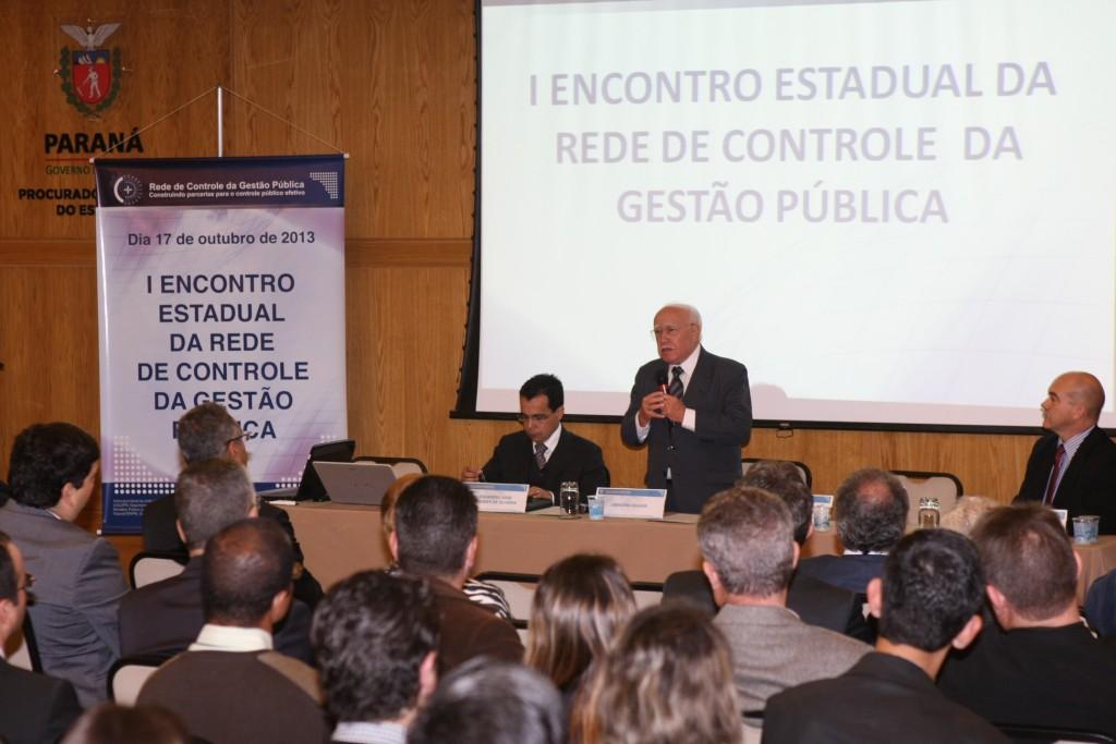 Representantes de órgãos de controle da gestão pública se reuniram na sede da Procuradoria-Geral do Estado, em Curitiba | Aniele Nascimento/Gazeta do Povo