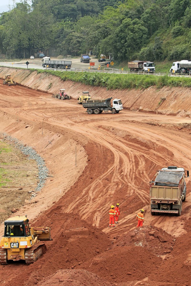 Soluções para compensar danos ambientais na duplicação da Régis deixaram a obra mais cara | Antônio More/Gazeta do Povo