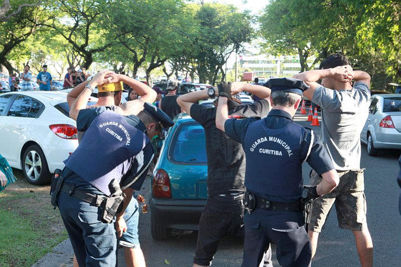 Guarda Municipal multou 48 pessoas em fiscalização na tarde de domingo (27), no Parque Barigui, em Curitiba | Cesar Brustolin/SMCS/Divulgação