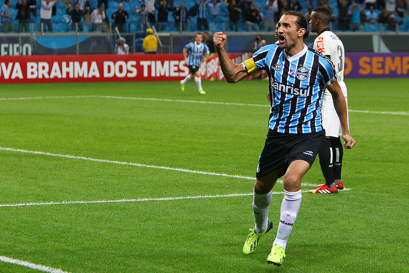 Barcos, que não balançava a rede há nove jogos, comemora gol do triunfo gremista sobre o Corinthians | Lucas Uebel / Grêmio FBPA