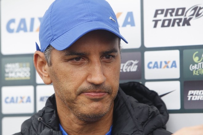Péricles Chamusca terá pouco tempo para preparar o time | André Rodrigues/ Gazeta do Povo