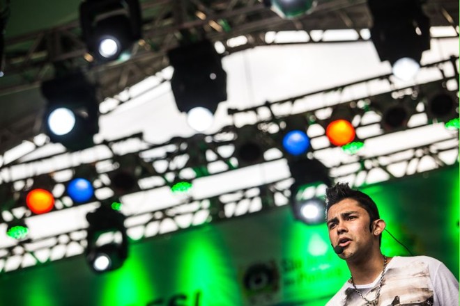 Apresentação da banda de pagode Arte e Melodia, em São José dos Pinhais |