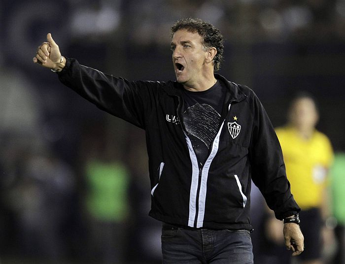 Após derrota do Atlético-MG no primeiro turno, Cuca não escondeu ser torcedor do Furacão | Jorge Adorno / Reuters