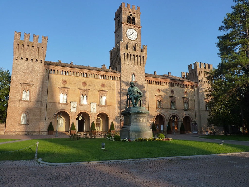 Praça Giuseppe Verdi, na cidade de Busseto, na Itália, onde o compositor viveu até os 20 anos de idade: personagem importante na Unificação italiana | Wikimedia Commons/Divulgação