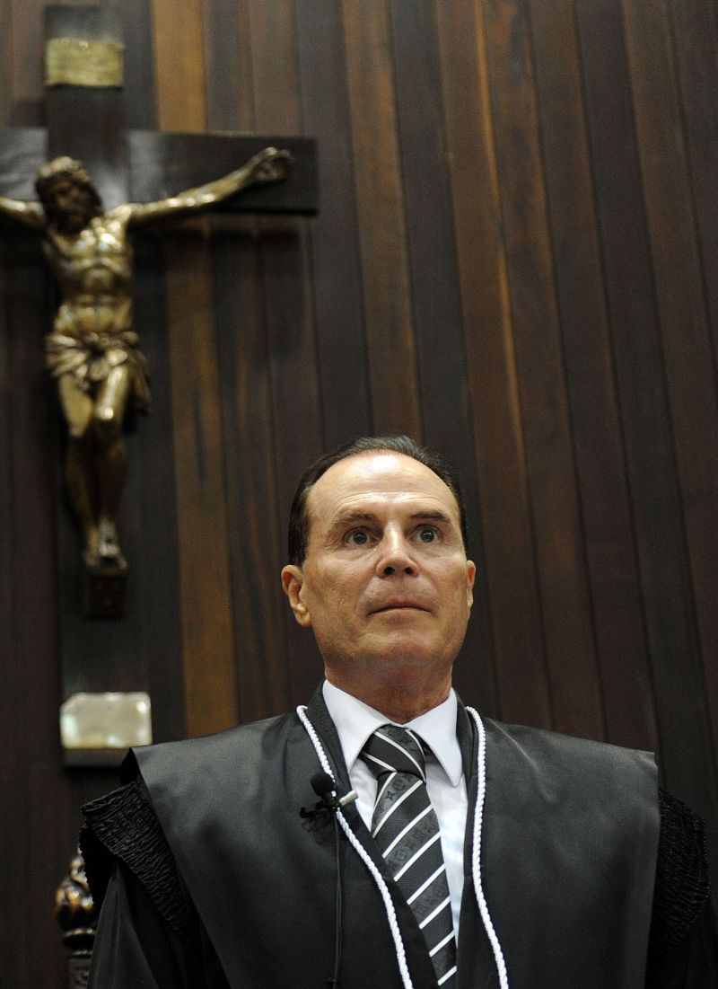 Suspensa pelo CNJ, aposentadoria de Camargo tramita no TC | ANPr