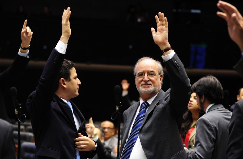 Deputados comemoram a aprovação da minirreforma eleitoral | Gustavo Lima/Ag. Câmara