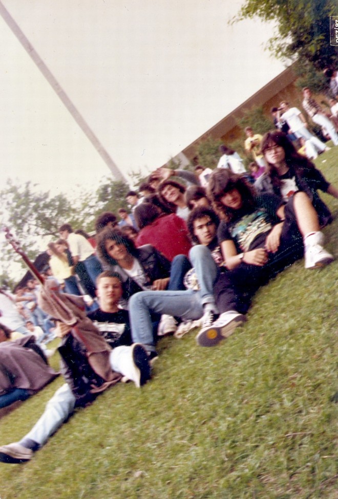 À espera dos shows no festival do Centro Politécnico da UFPR, em 1988 | 