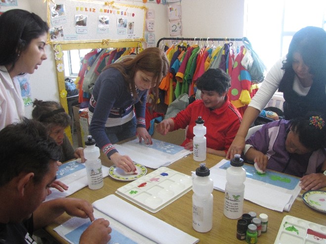 Pequeno Cotolengo Paranaense  Dom Orione: Desde 1975, o Pequeno Cotolengo recebe em suas casas-lares crianças e adultos de até 60 anos com deficiências múltiplas  físicas e mentais  vindos de situação de risco ou abandono familiar. 
