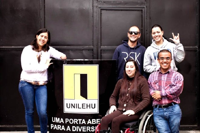 Universidade Livre para a Eficiência Humana (Unilehu): A inclusão de pessoas com deficiência física ou mental no mercado de trabalho é a proposta da Universidade Livre para a Eficiência Humana (Unilehu). Desde 2004, quando a ONG foi fundada, mais de 5 mil pessoas foram capacitadas profissionalmente, das quais 4 mil estão no mercado de trabalho. 