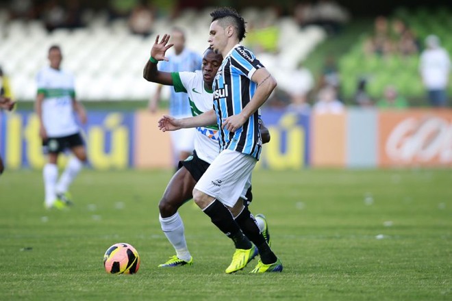 Pará marcou o gol contra que abriu o placar para o Coxa |