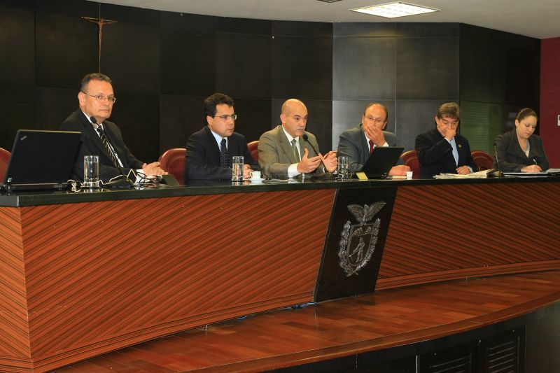 Membros das entidades que integram a Rede de Controle apresentam o portal, primeira ação concreta da entidade | Ivonaldo Alexandre/ Gazeta do Povo