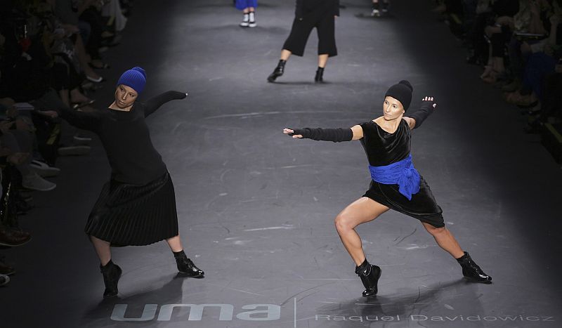 Modelos apresentam coleção da Uma por Raquel Davidowicz | REUTERS/Nacho Doce