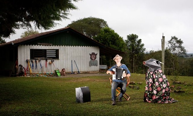 O idealizador do Terrinha Cultural Renato Perré, na chácara em que acontece o projeto, em Bocaiúva do Sul | 