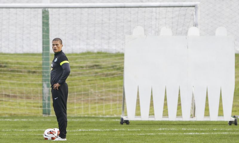 Alex volta ao time do Coritiba na partida desta quarta-feira contra o Santos | Daniel Castellano / Gazeta do Povo