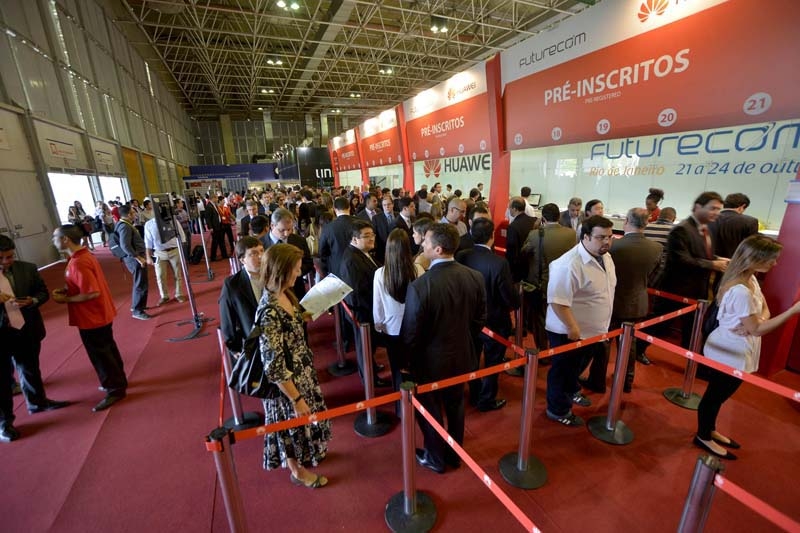 Filha na entrada da Futurecom: discussões sobre o mercado | Divulgação