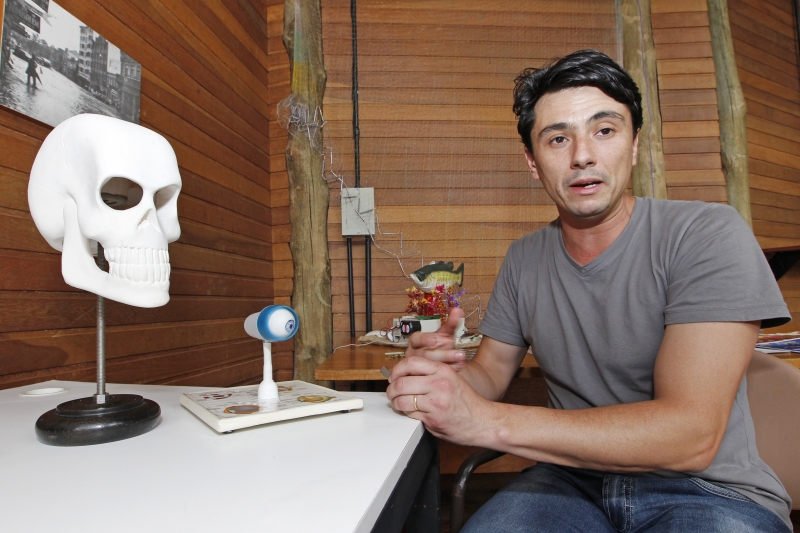 Raphael Frederico Neto quer emprestar objetos de uso pedagógico para escolas públicas | Antônio More/Gazeta do Povo