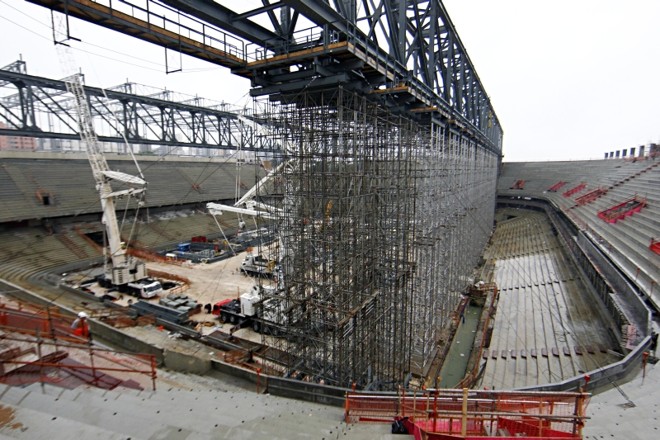 Com as obras paradas desde quarta-feira à tarde, Arena deverá ter o acabamento prejudicado, mas prazo será respeitado |