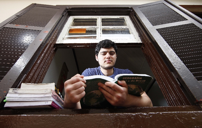 Juarez Spieler Júnior largou a escola para trabalhar, mas decidiu voltar para os livros: O mercado é mais difícil para quem não estuda | Jonathan Campos/Gazeta do Povo